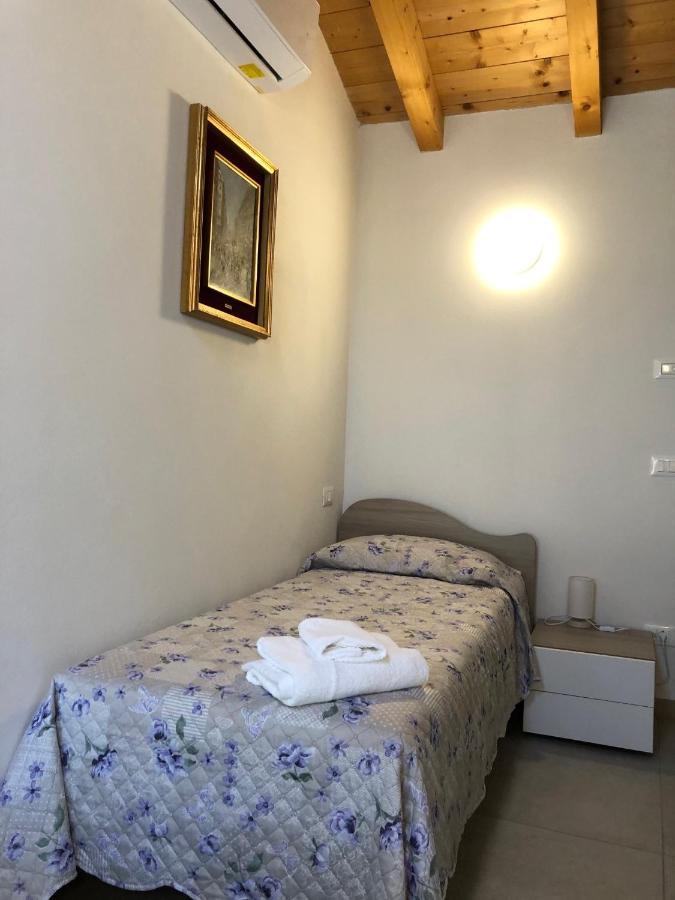 La Casa Della Ada Hotell Castelnuovo del Garda Exteriör bild
